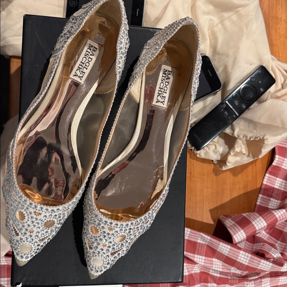 Badgley Mischka 9.5 Gigi Embellished Ivory Satin Pointed-Toe Wedding Flats